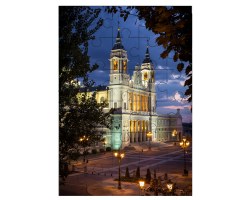 Facade de la cathédrale de l'Almudena de Madrid