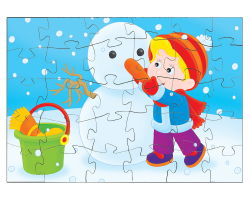 Enfant fabriquant un bonhomme de neige (3)